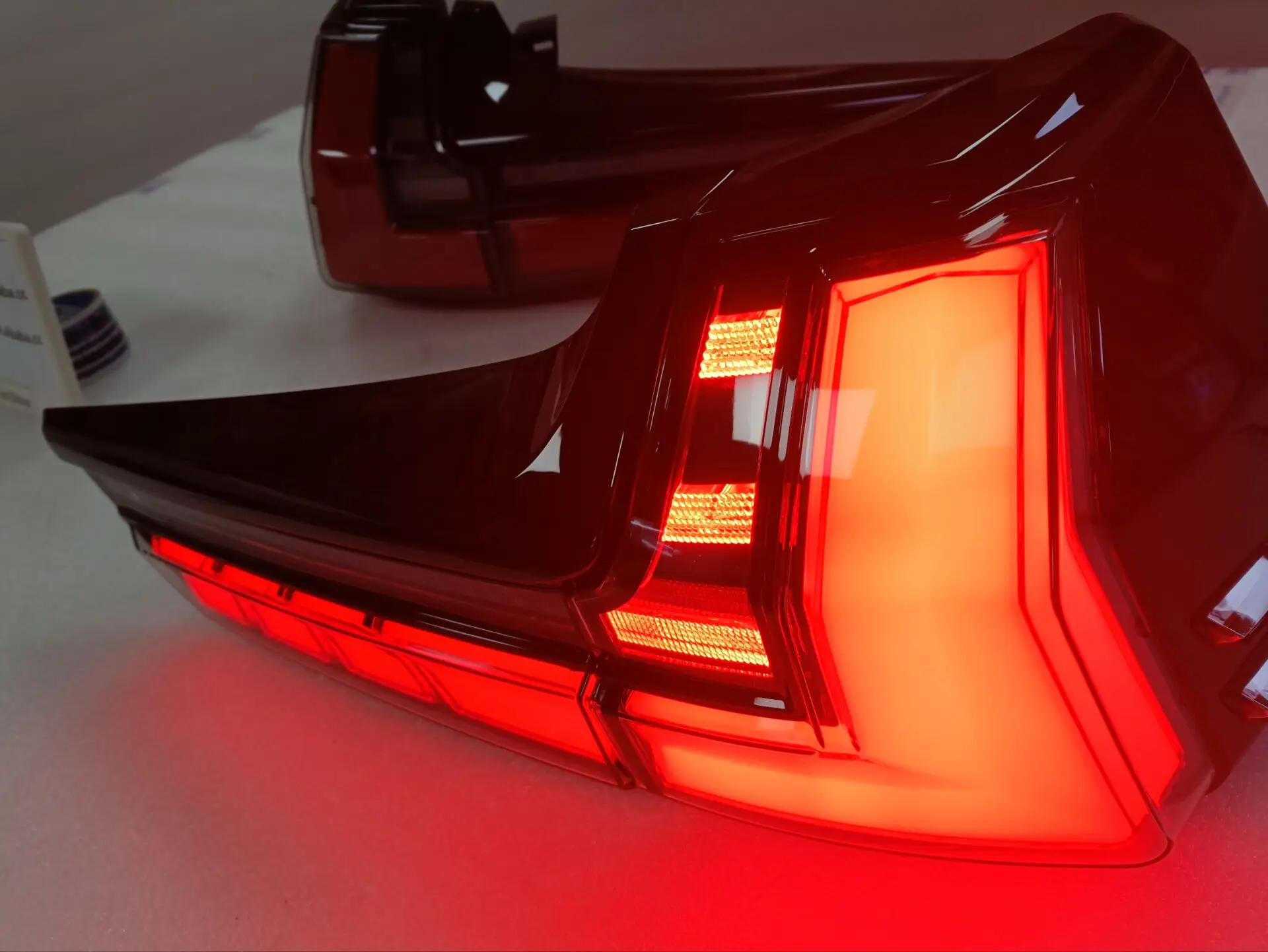 Detalle de la tira de LED roja