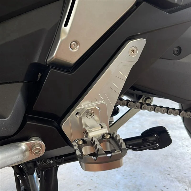 Reposapiés trasero plegable Honda X-ADV 750 para pasajero - imagen 2