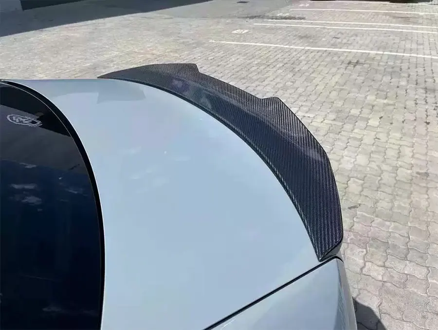 Alerón instalado en la parte trasera del vehículo