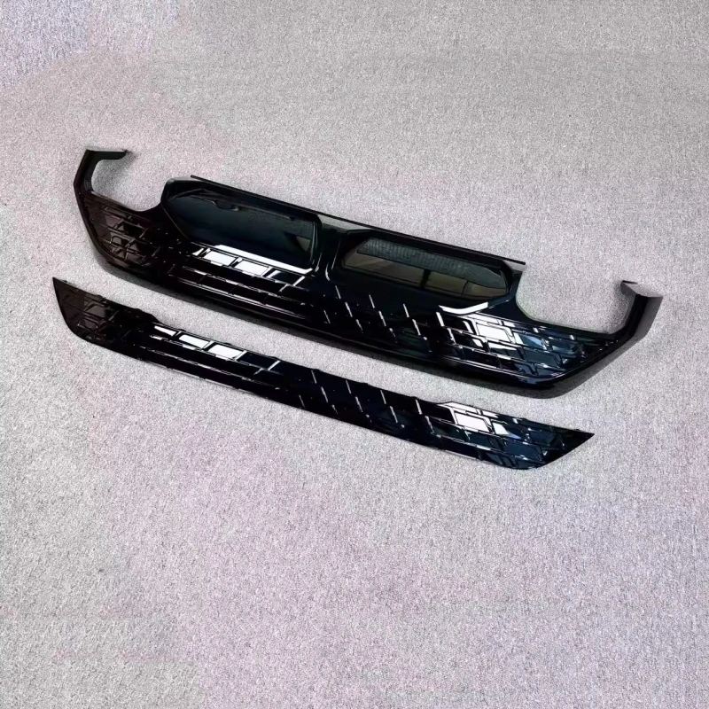 Labio trasero Audi A3 2025 con efecto carbono y escape cuádruple - imagen 2
