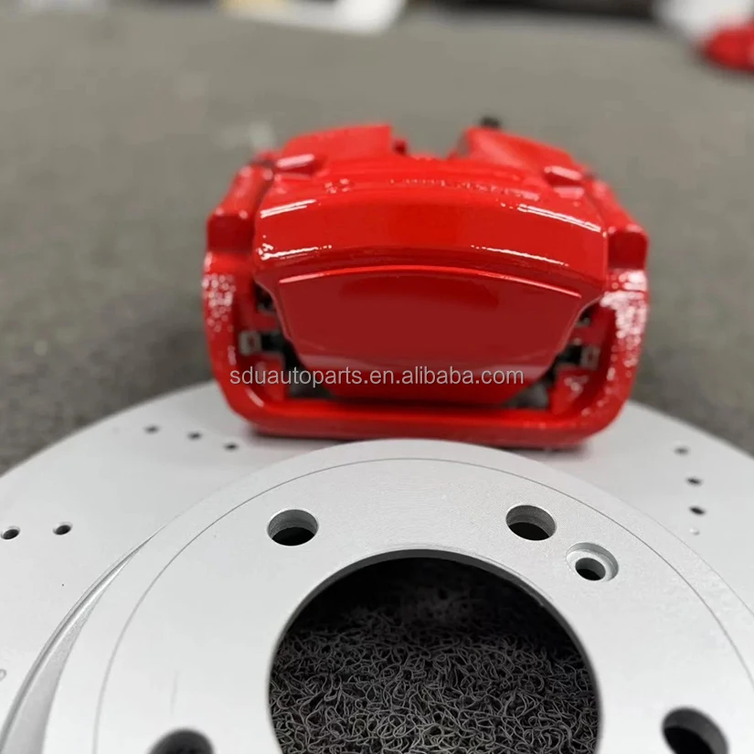 Pinza de freno multipistón delante y simple detrás – AMG C63 - imagen 4