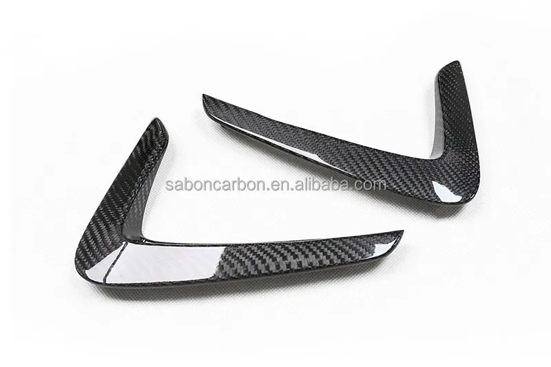 Aplicación de la moldura en la carrocería del BMW