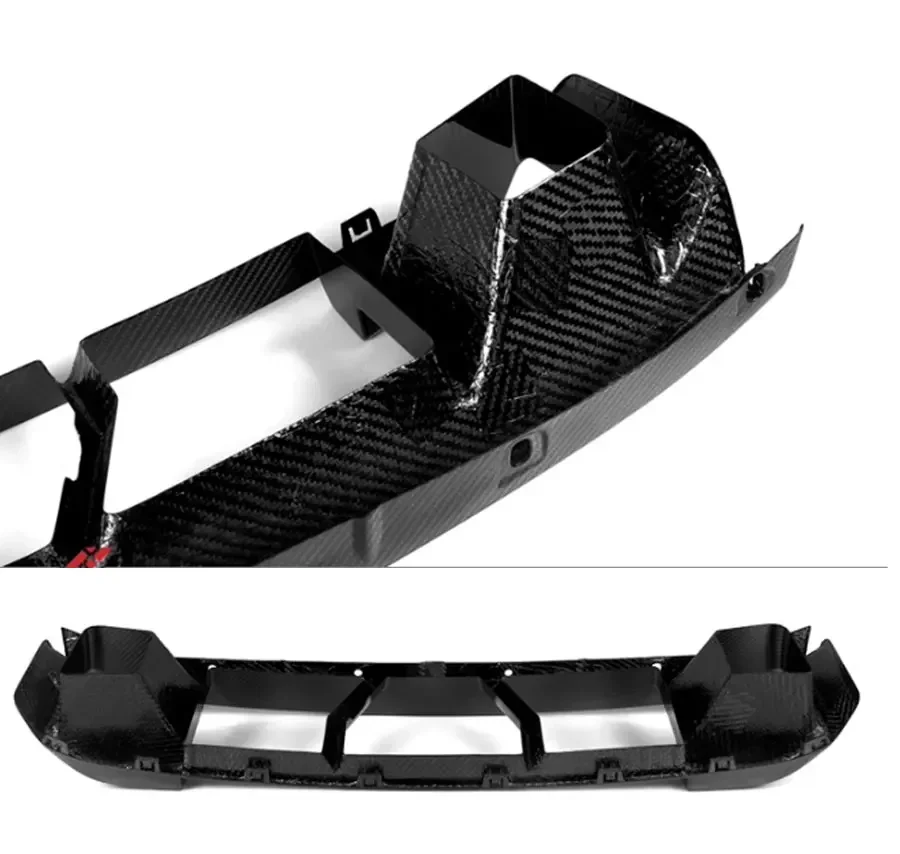 Vista lateral del BMW M2 G87 con el kit de fibra de carbono instalado