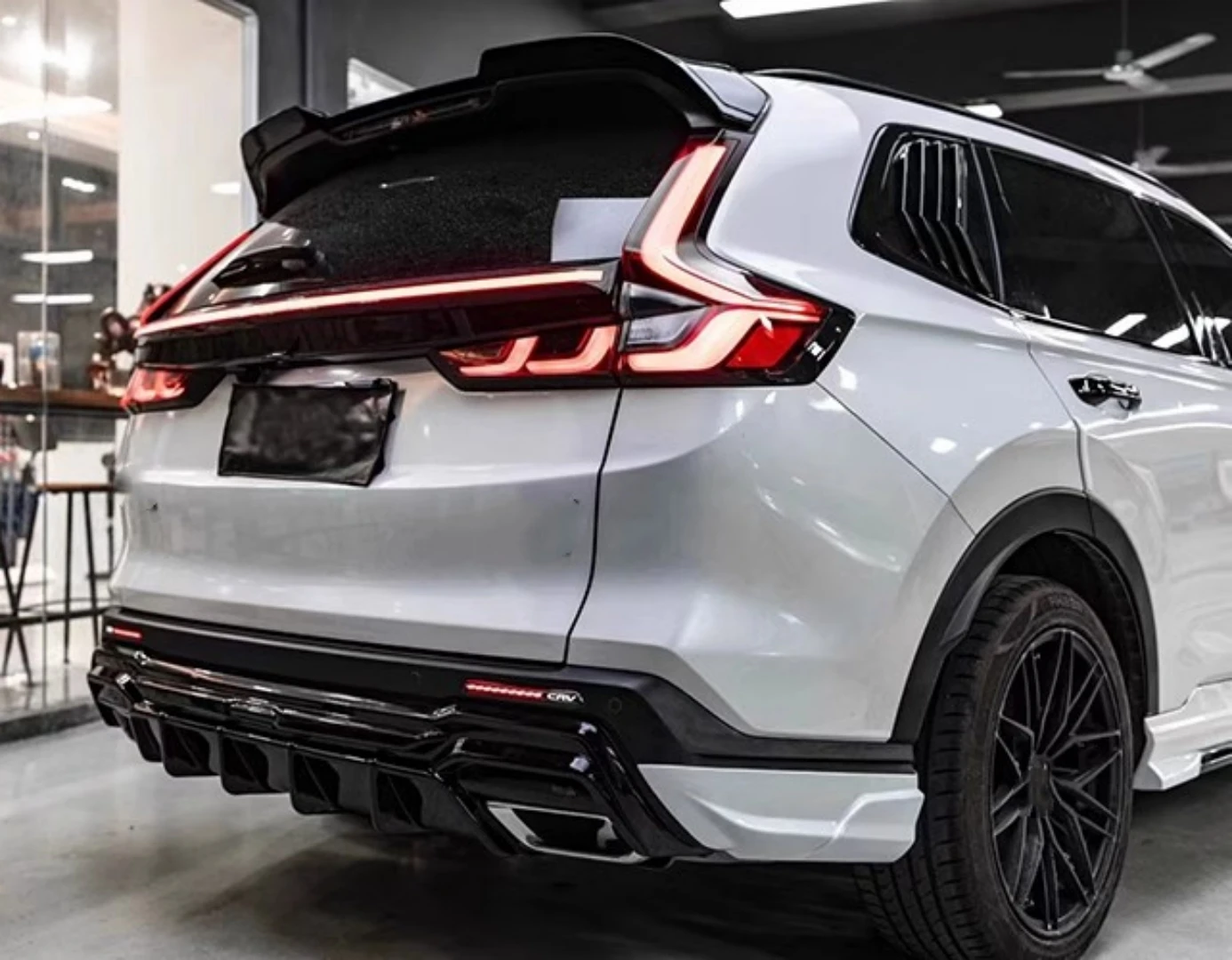 Kit carrocería ABS con faldones y labio trasero tuning Honda CR-V - imagen 4