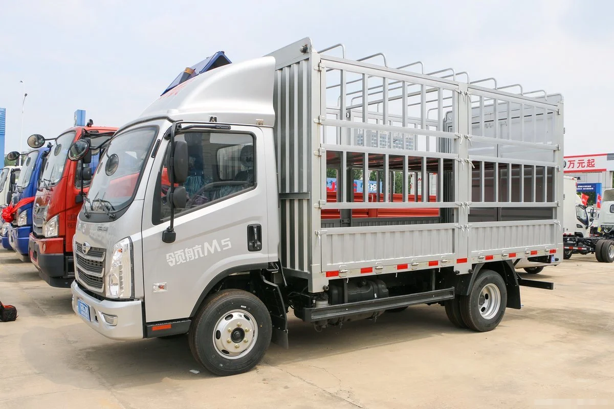 Furgoneta diésel M5 4x2 con carrocería de valla para carga - imagen 4