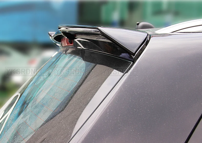 Alerón trasero para coche en imagen de referencia