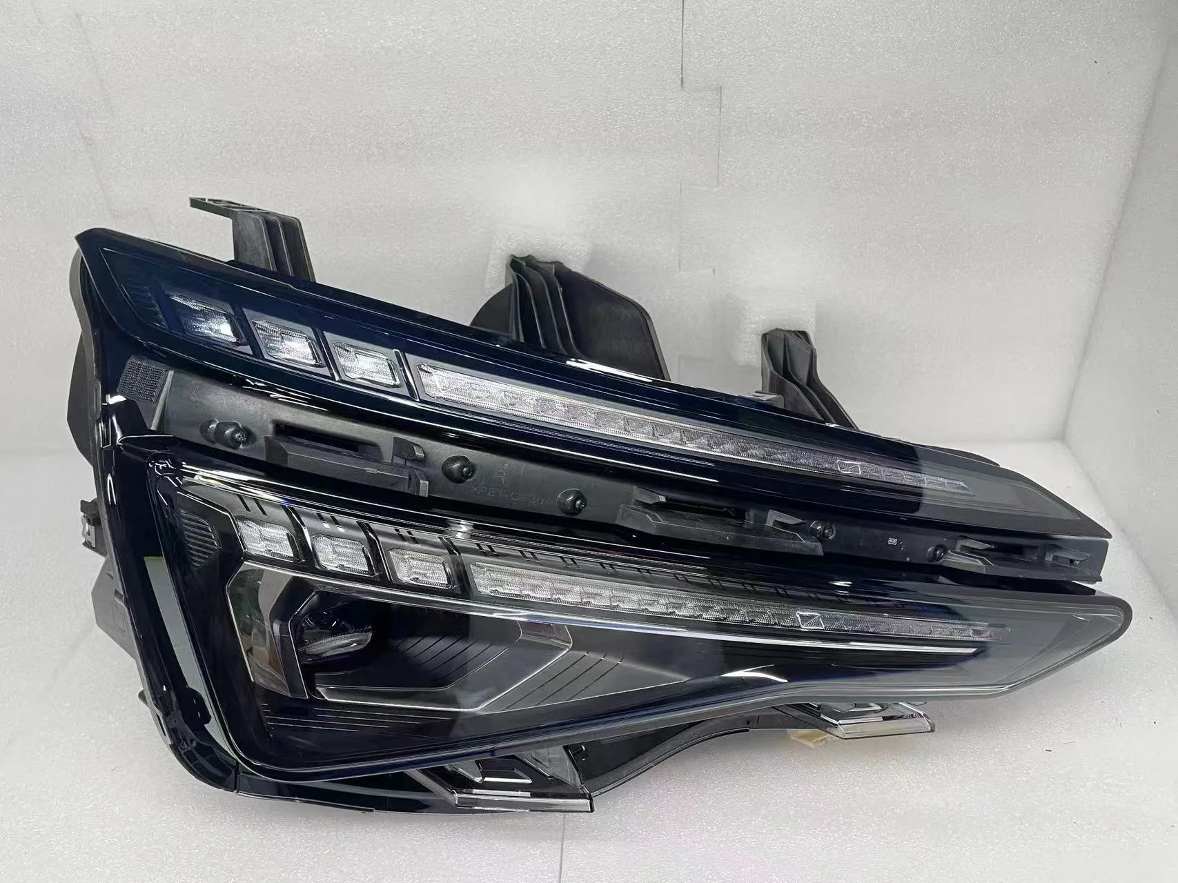 Faro delantero Trumpchi Aion S 2019-2024 con señal de giro nuevo - imagen 2