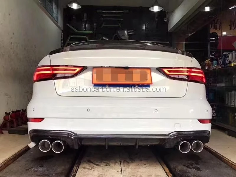 Difusor trasero montado en Audi S3 Sedan vista lateral