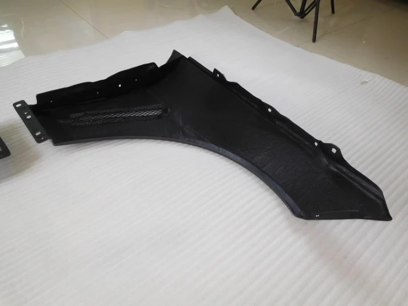 Guardabarros delantero en fibra de carbono