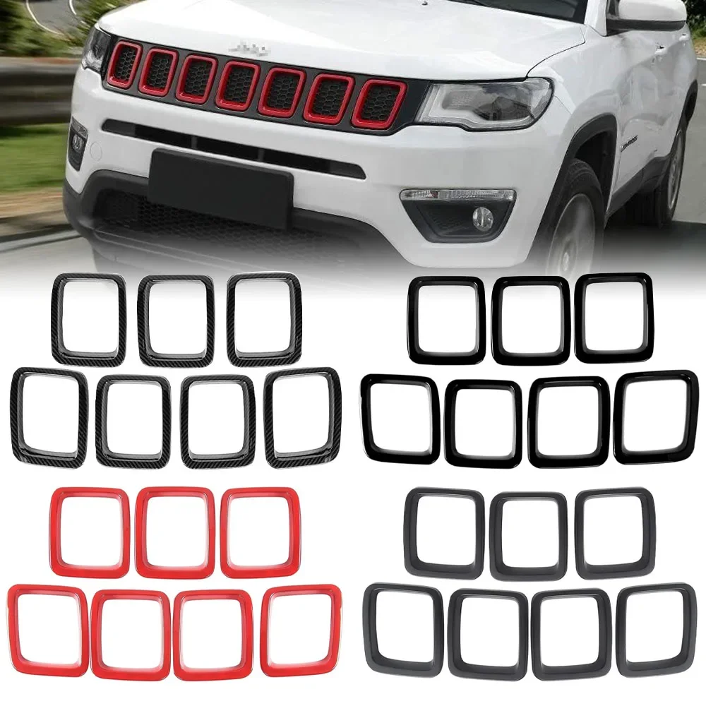 Vista frontal de los insertos de rejilla para Jeep Compass