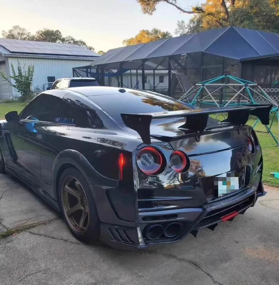 Detalle del alerón trasero para Nissan GTR35