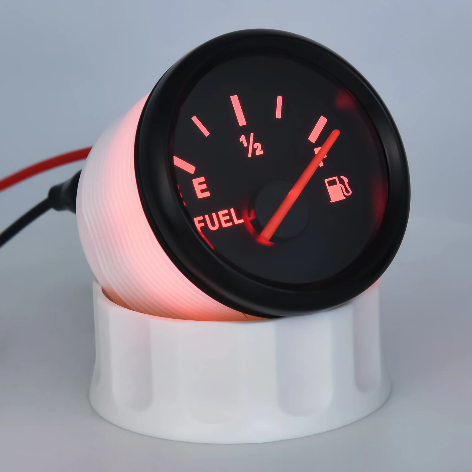 Indicador de combustible instalado en un panel