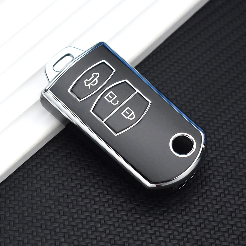 Funda flexible de TPU colocada en una llave de coche