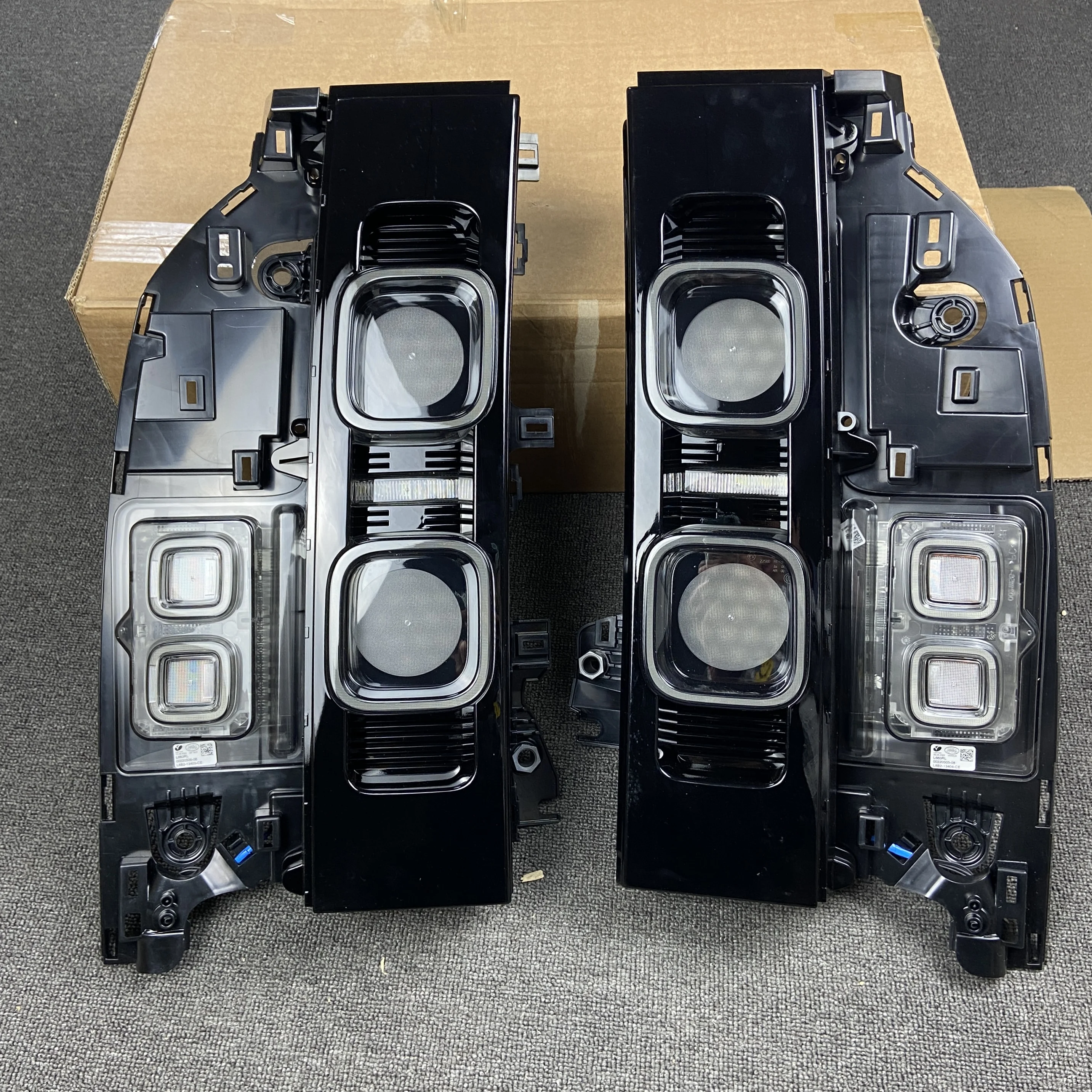 Land Rover Defender L663 pilotos traseros ahumados - imagen 2