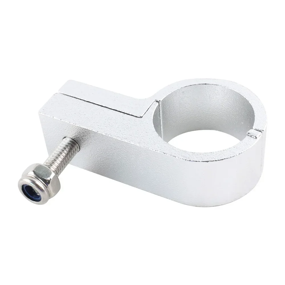 Detalle de la abrazadera Clip P para líneas de manguera