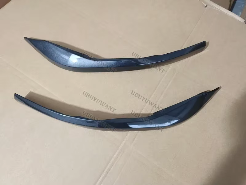 Divisor lateral negro brillante para parachoques delantero del VW Golf MK8
