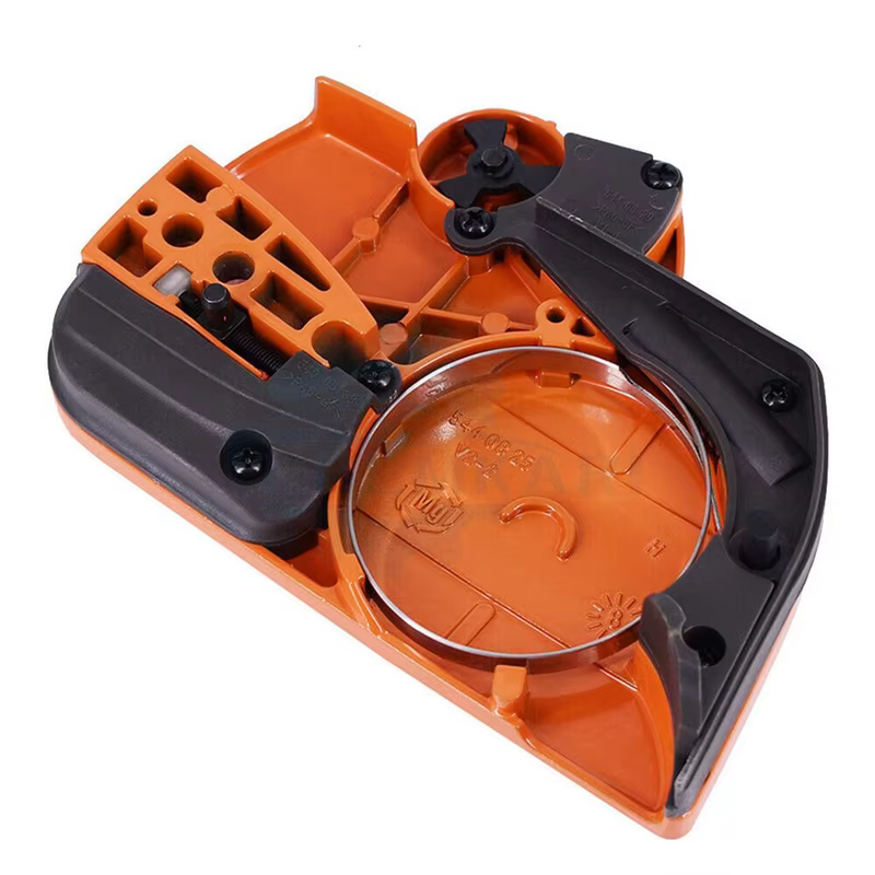 544097902 Tapa lateral embrague y freno cadena – Husqvarna 445/450 - imagen 2
