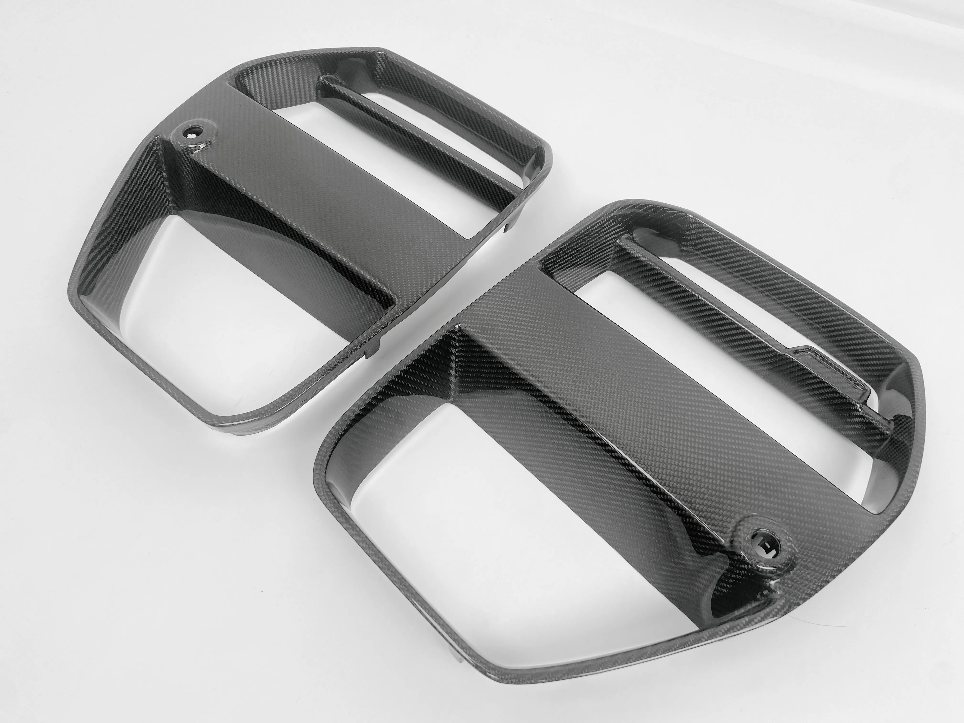 Rejilla frontal estilo fibra de carbono para BMW M3 G80 y M4 G82 - imagen 2
