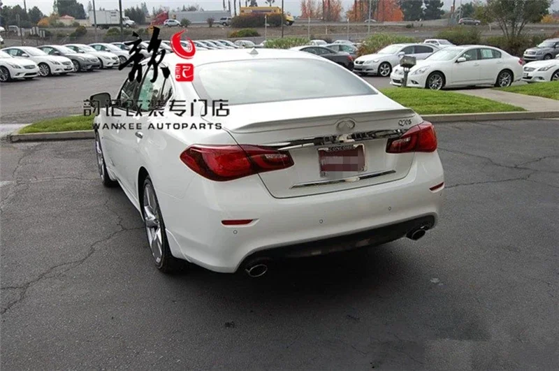 Detalle del alerón para Infiniti Q70