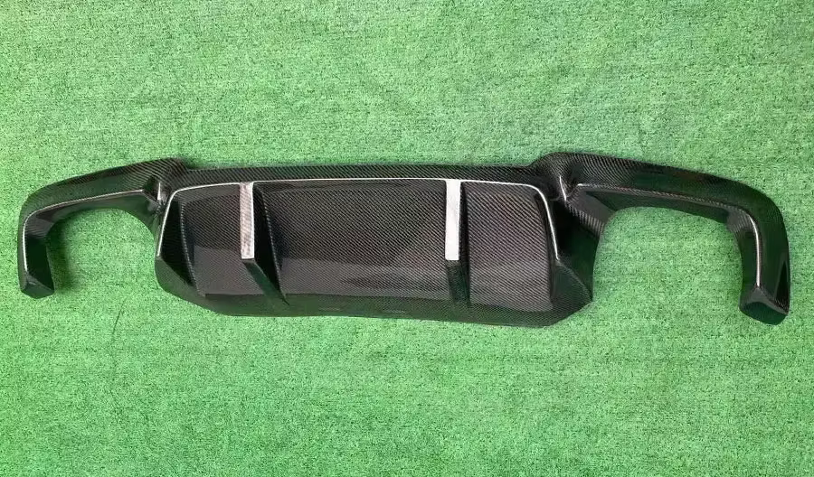 Labio trasero carbono BMW - vista frontal del diseño M Sport