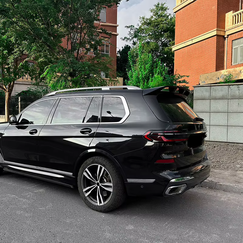 Alerón trasero negro de carbono para BMW X7 G07 M Sport 2019+ - imagen 2