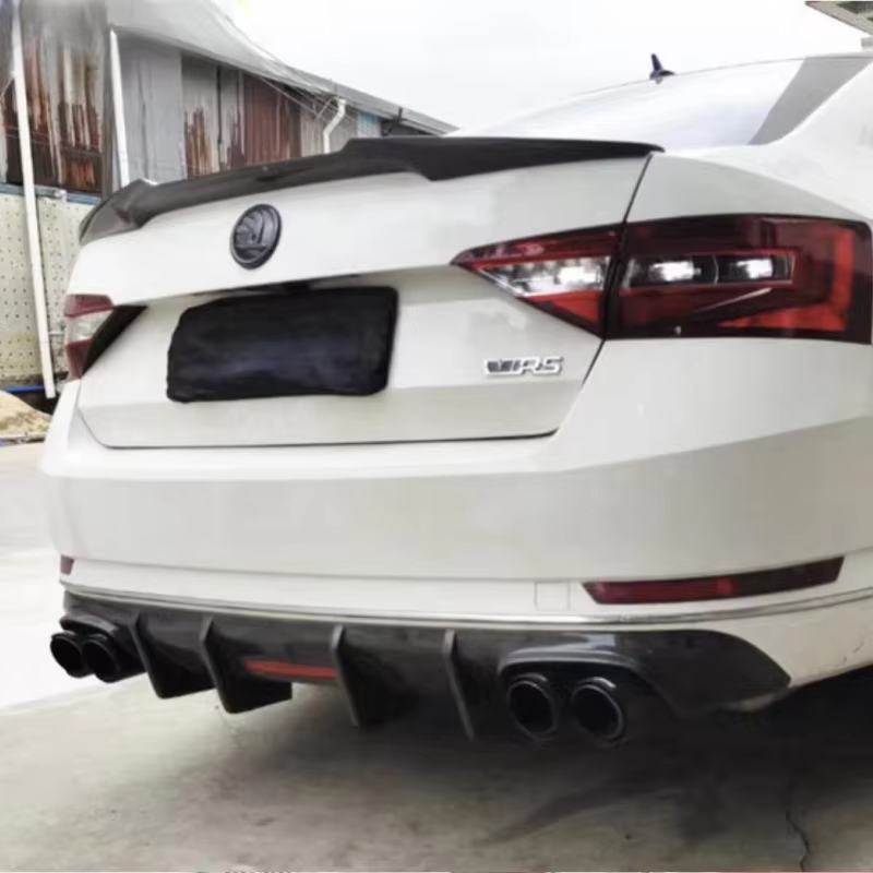 Labio trasero fibra de carbono con difusor LED Skoda Superb 2015-2019 - imagen 3