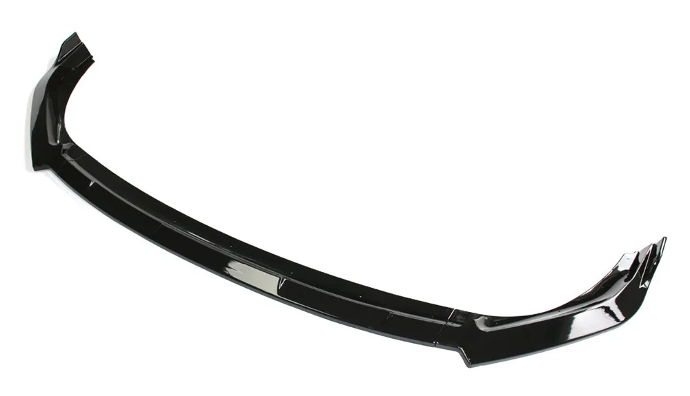 Vehículo negro con accesorios de carbono