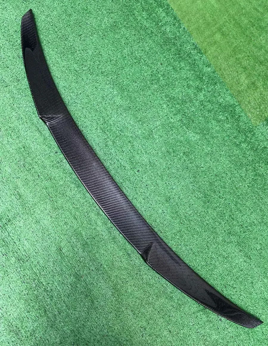 Aletas traseras en acabado fibra de carbono/FRP negro mate