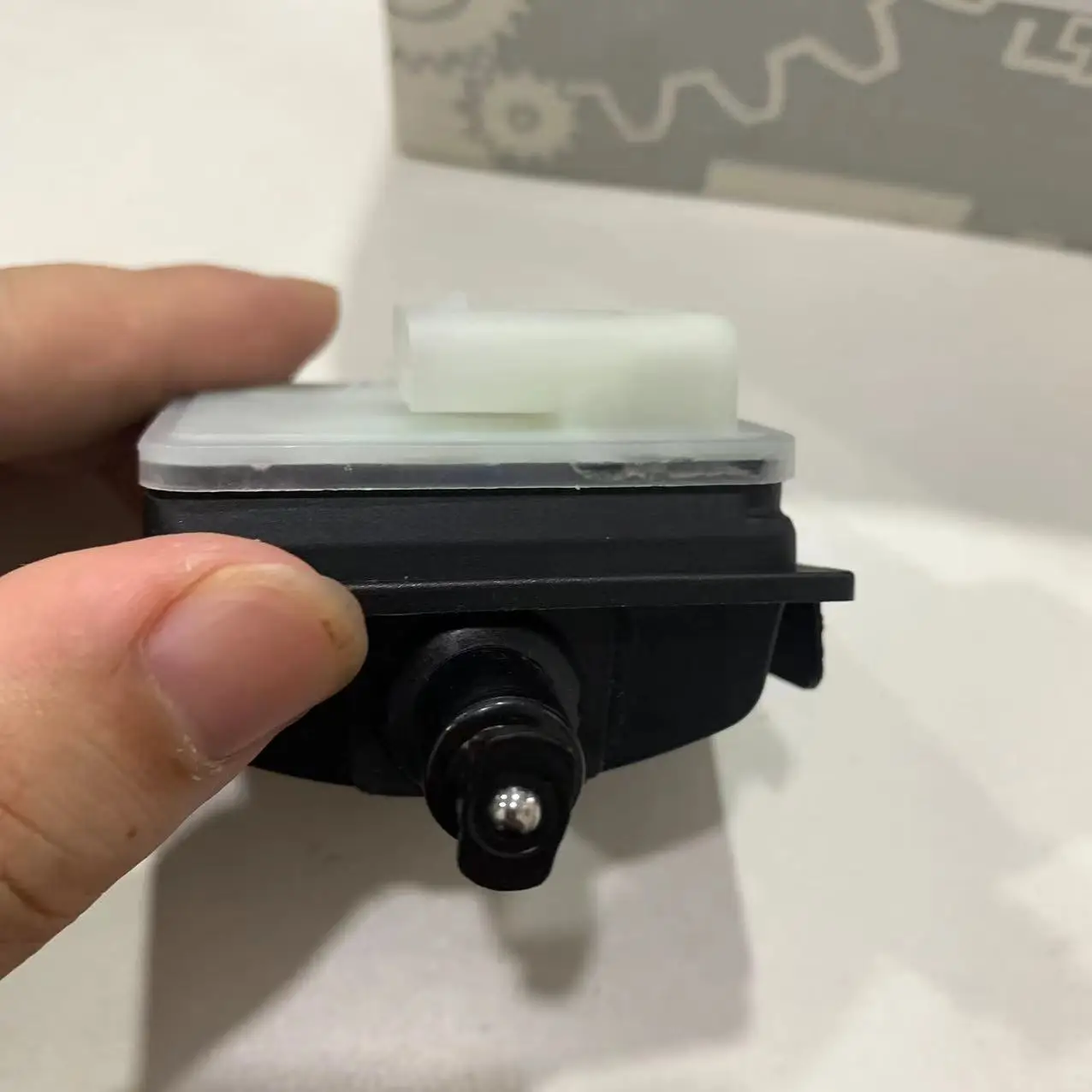 A0008202205 Actuador cierre tapa combustible Mercedes W206/W223 - imagen 3