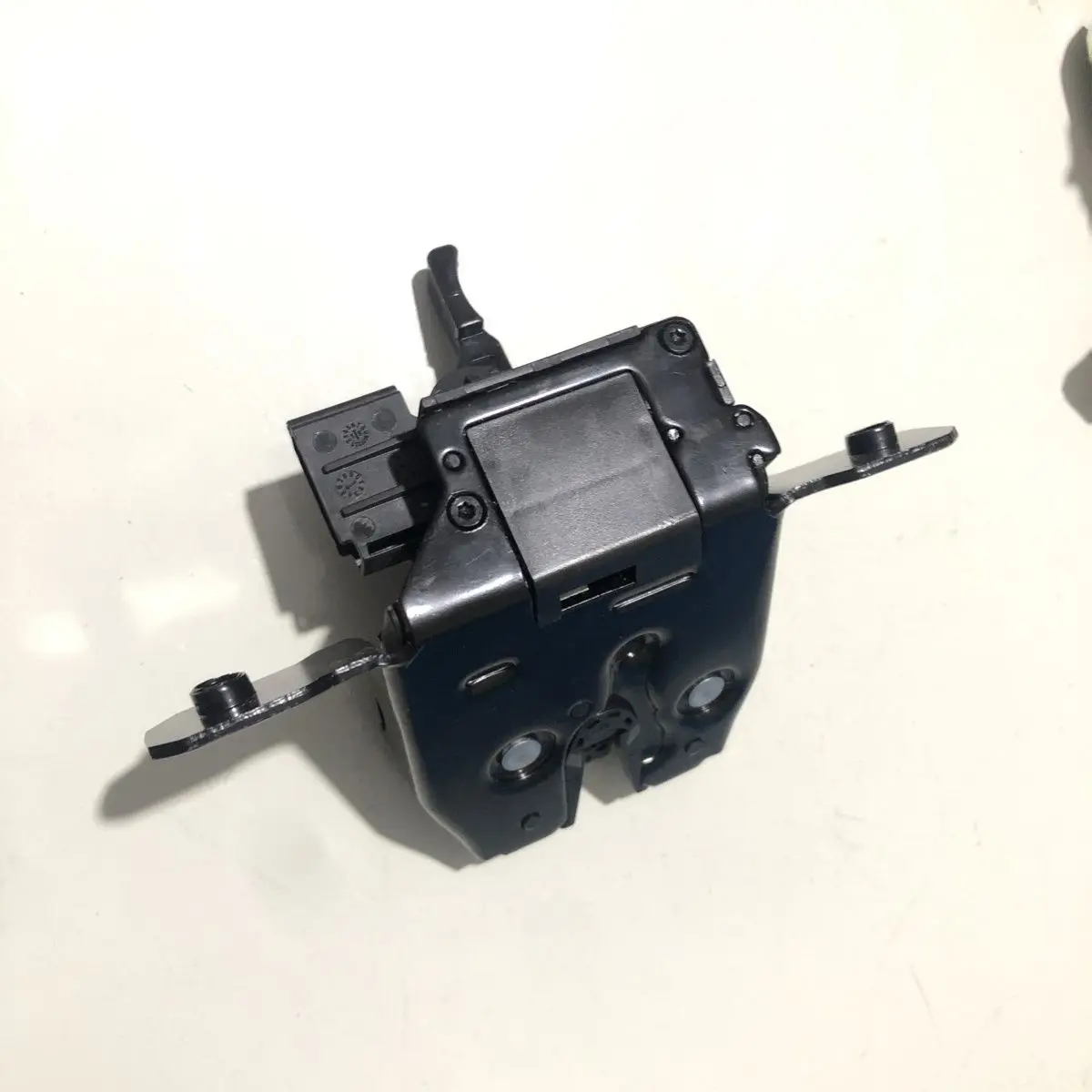 DFSK SOKON Glory560 580 SERES3 cuerpo de cerradura de puerta trasera - imagen 3