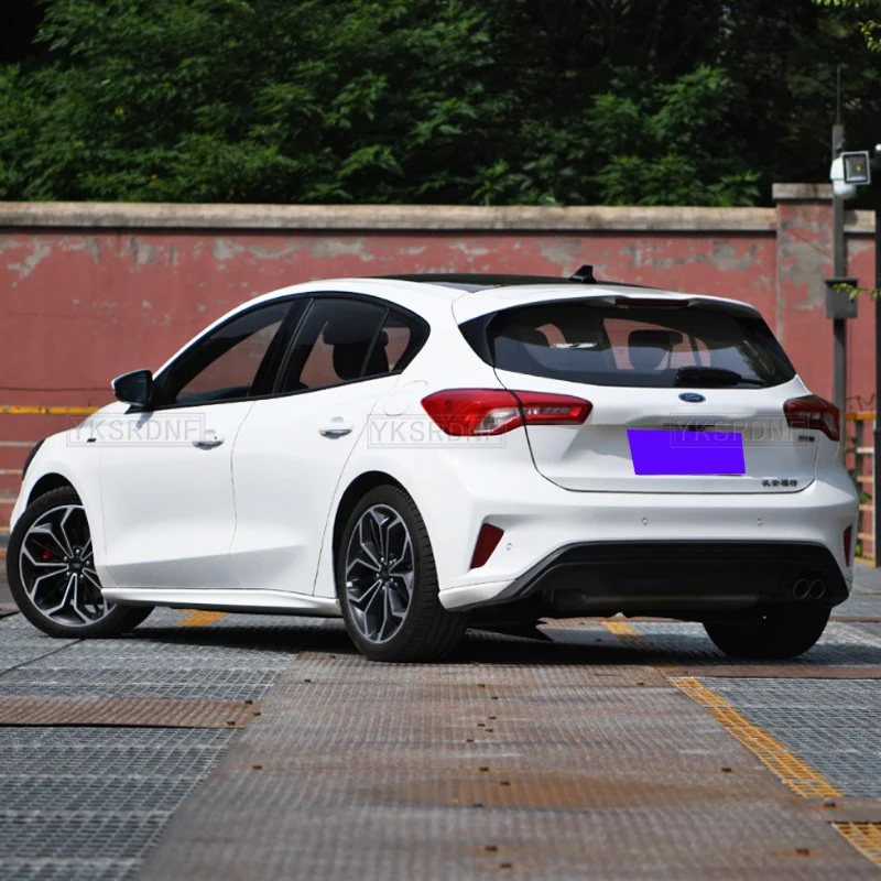 Alerón trasero ABS negro brillante Ford Focus Hatchback 2019-2021 - imagen 2
