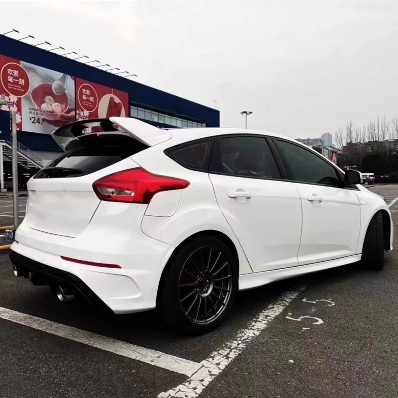 Body kit Ford Focus MK3 Hatchback 2015-2018 estilo RS - imagen 4
