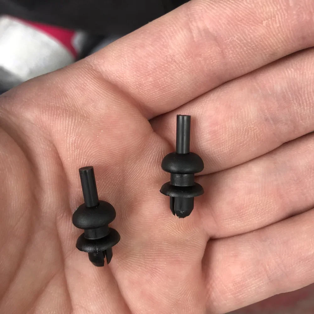 Clips para bandeja de maletero Citroën Saxo, C2, C3, Xsara y DS3 - imagen 3