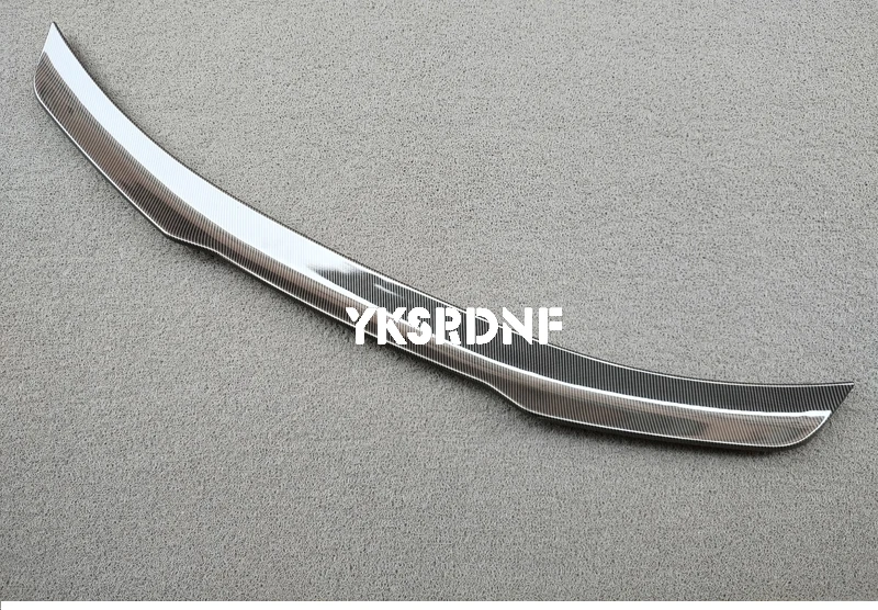 Detalle del diseño y acabado que imita fibra de carbono