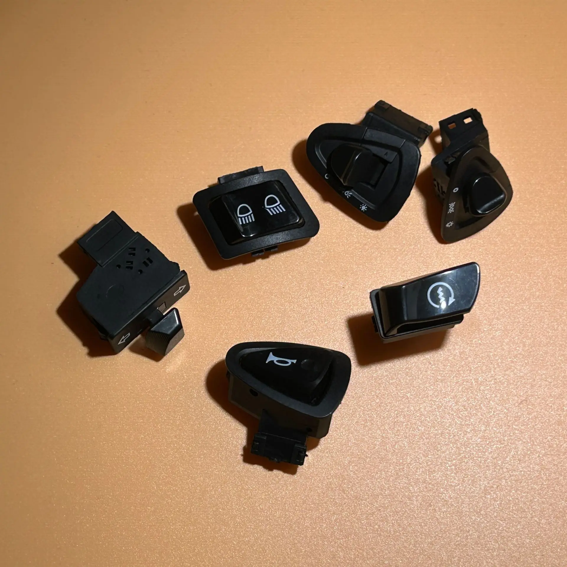 Interruptores universales para scooter eléctrico – luz, bocina y botón - imagen 4