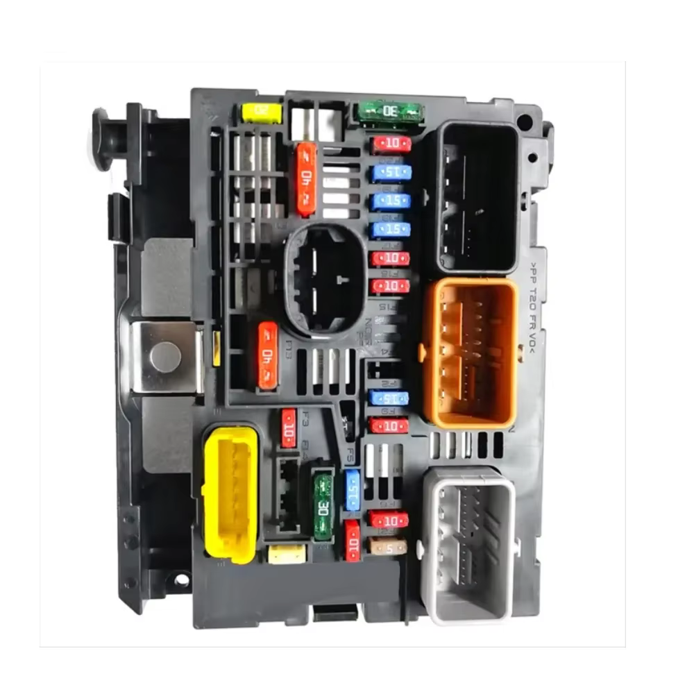 BSM R05 9666700480 Caja de fusibles usada Peugeot 307/308 Citroën C4