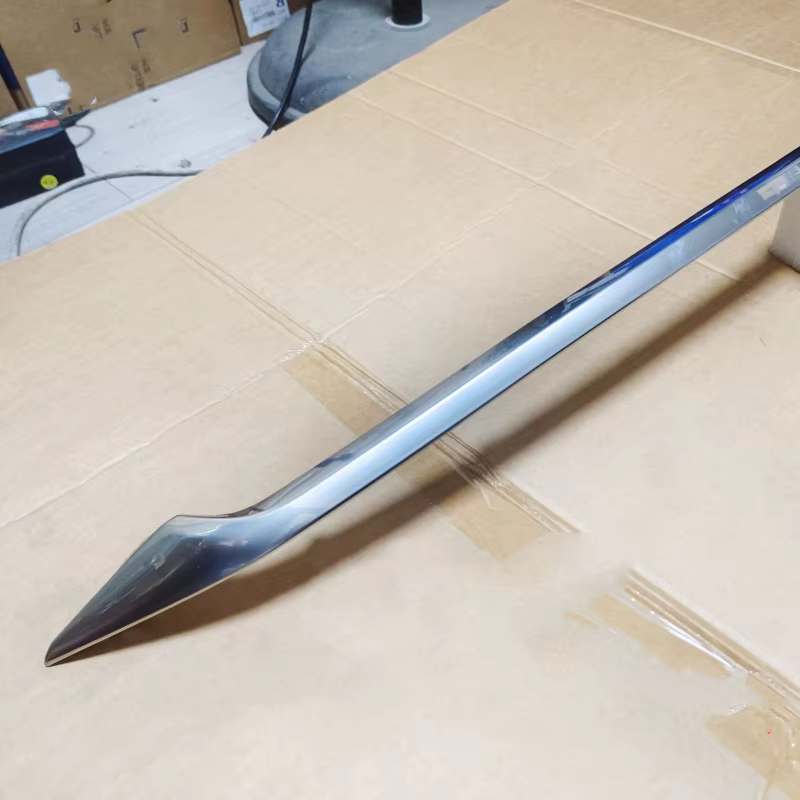 Moldura cromada para parrilla delantera Cadillac CT6 2024 - imagen 4
