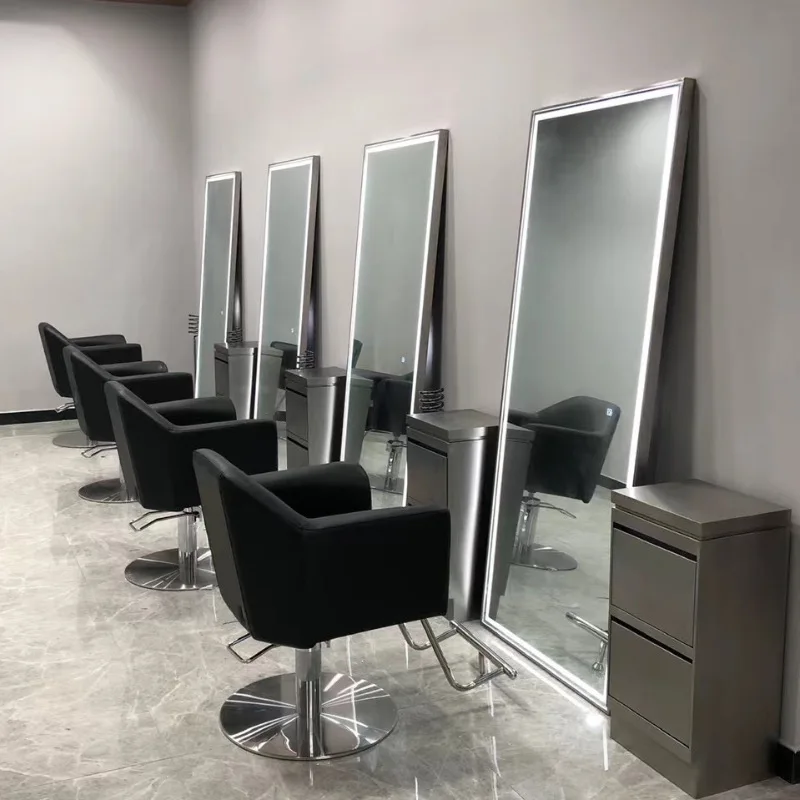 Silla de peluquería anunciada para corte, permanente y teñido