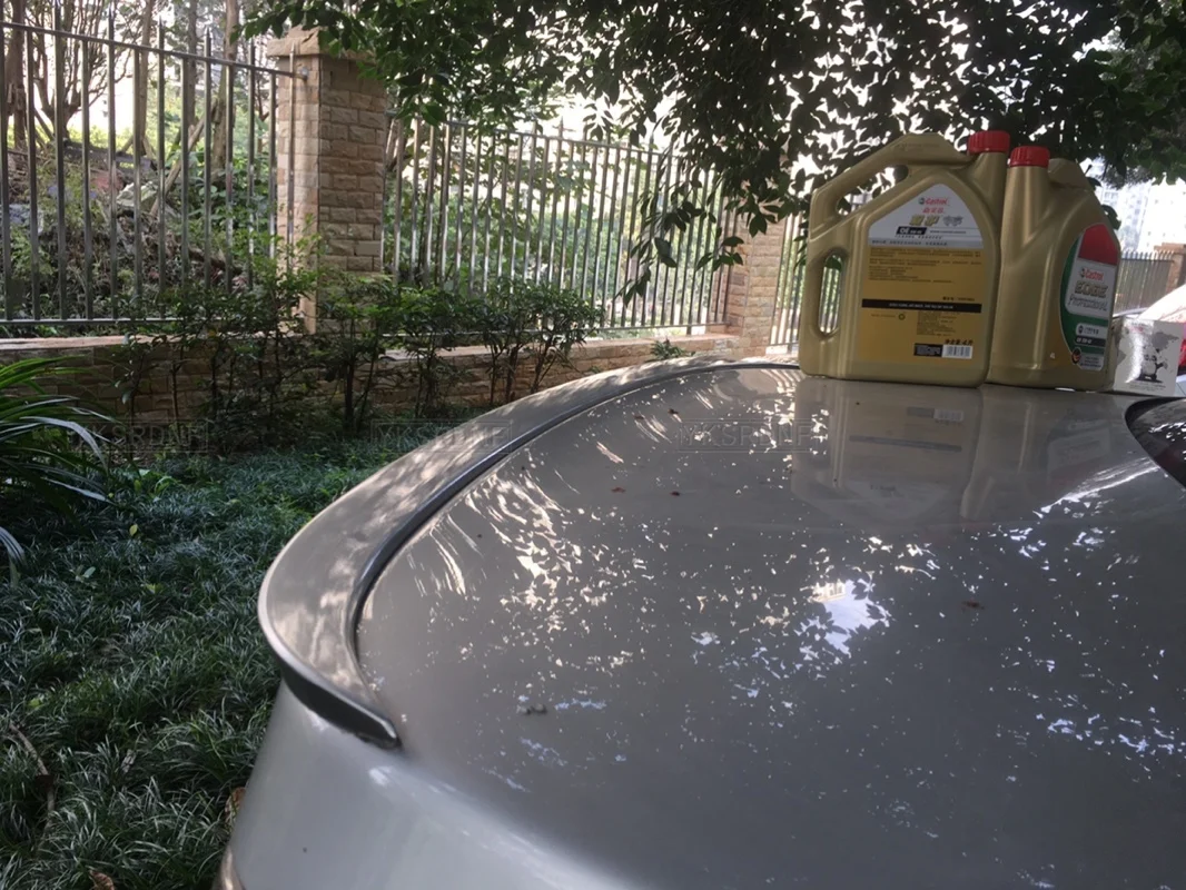 Alerón de ala trasera instalado en un BMW E60