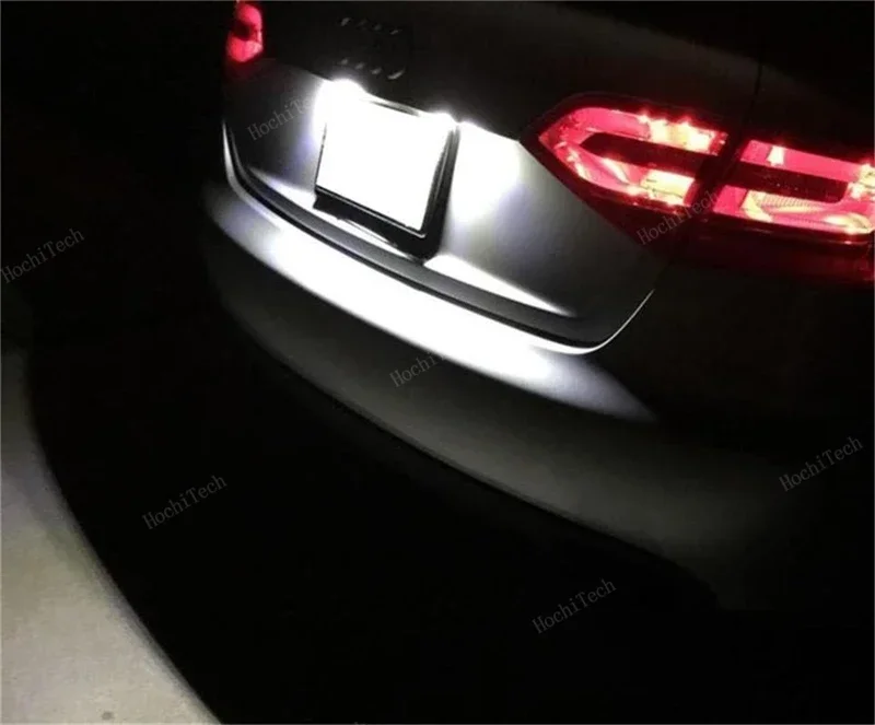 Luz LED blanca de matrícula instalada en el vehículo
