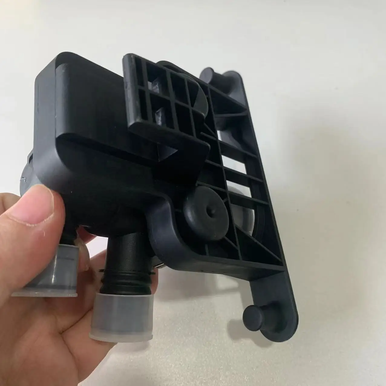 Solenoide válvula control calentador BMW 550i 2006-2009 - imagen 4