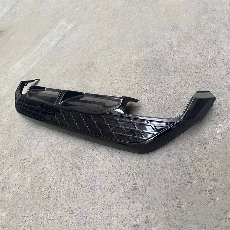 Labio trasero Audi A3 2025 con efecto carbono y escape cuádruple - imagen 3