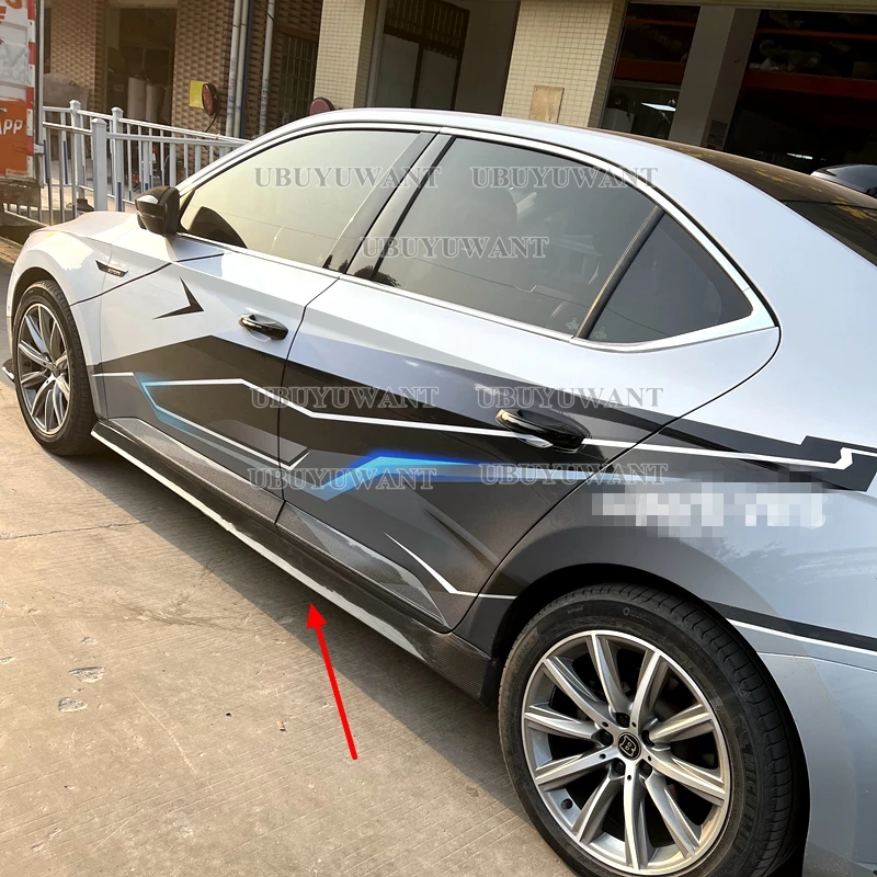 Faldón lateral fibra de carbono negro brillante Skoda Superb 2015-2019 - imagen 5
