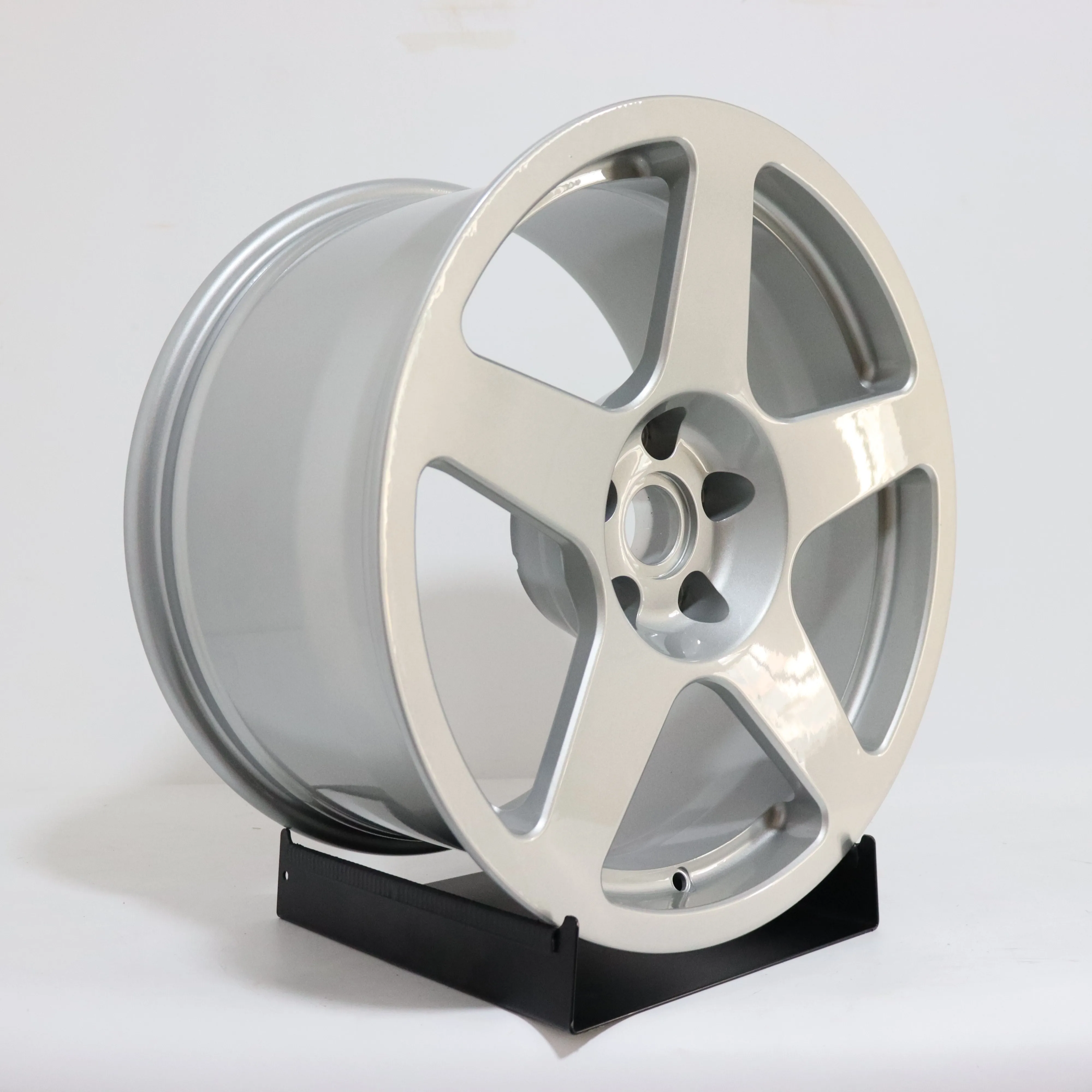 Detalle de diseño de llantas Xywheel W124