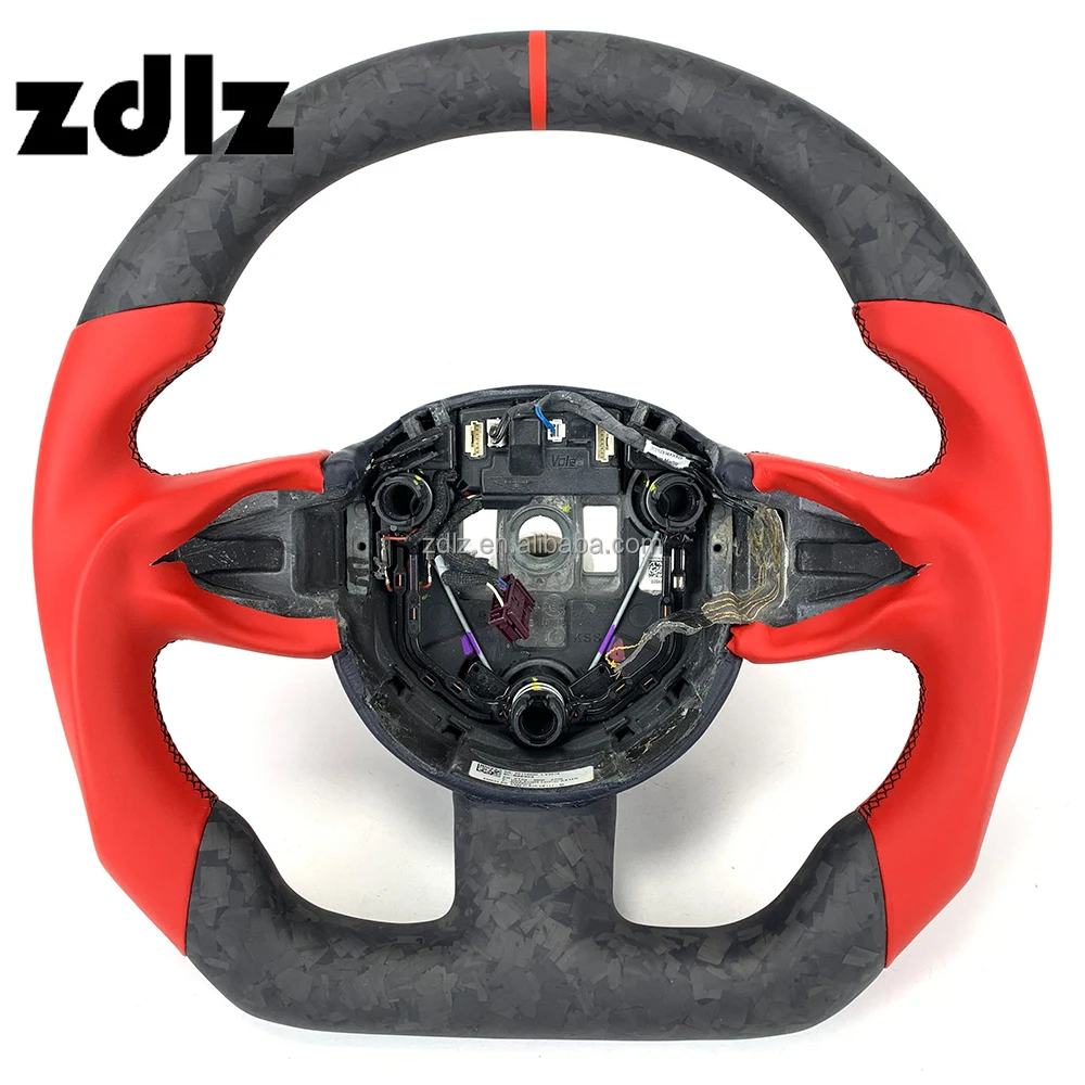 Volante de carbono forjado mate con cuero rojo