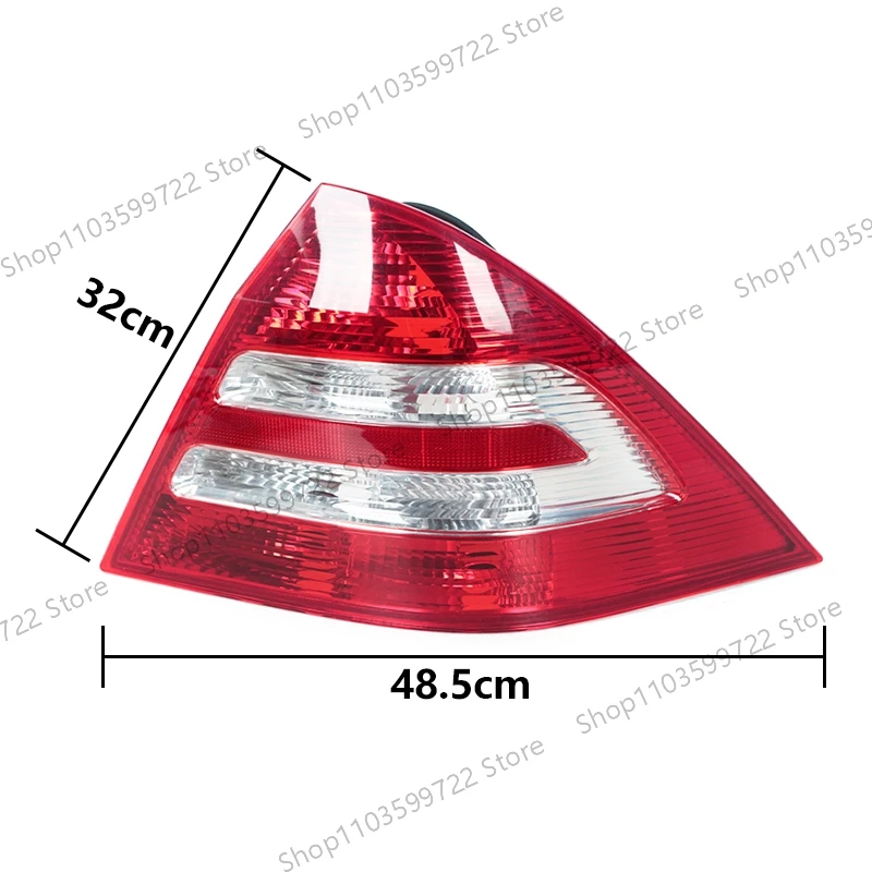 Detalle de la luz trasera para Mercedes-Benz W203