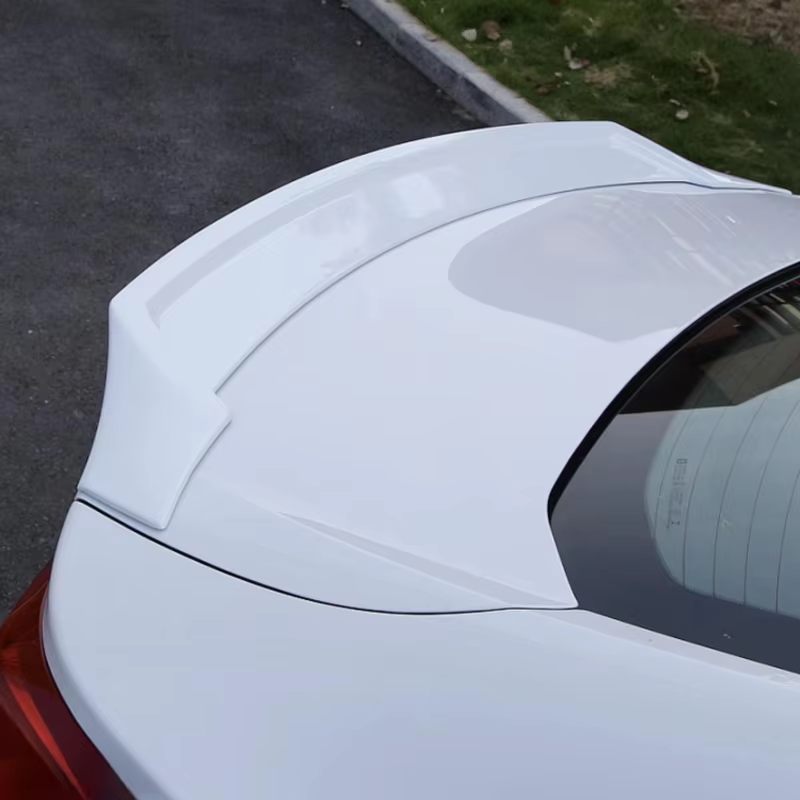 Alerón trasero de fibra de carbono estilo M4 para Chevrolet Malibu XL - imagen 4