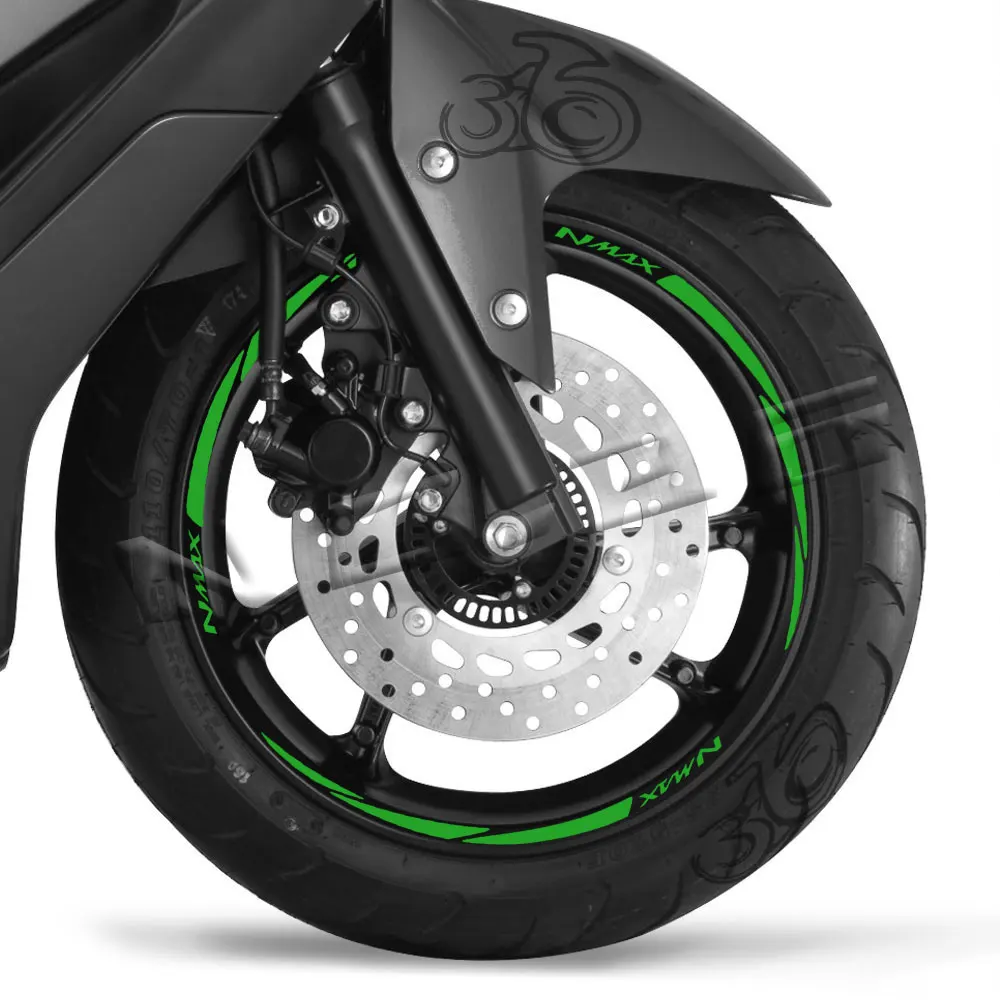 Pegatina a rayas aplicada en la rueda de un scooter
