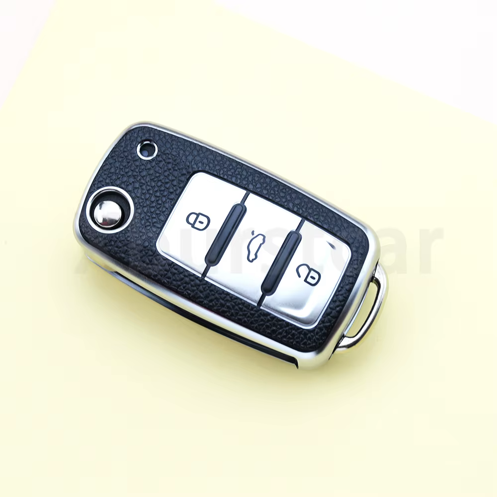 Funda TPU colocada sobre una llave de vehículo compatible