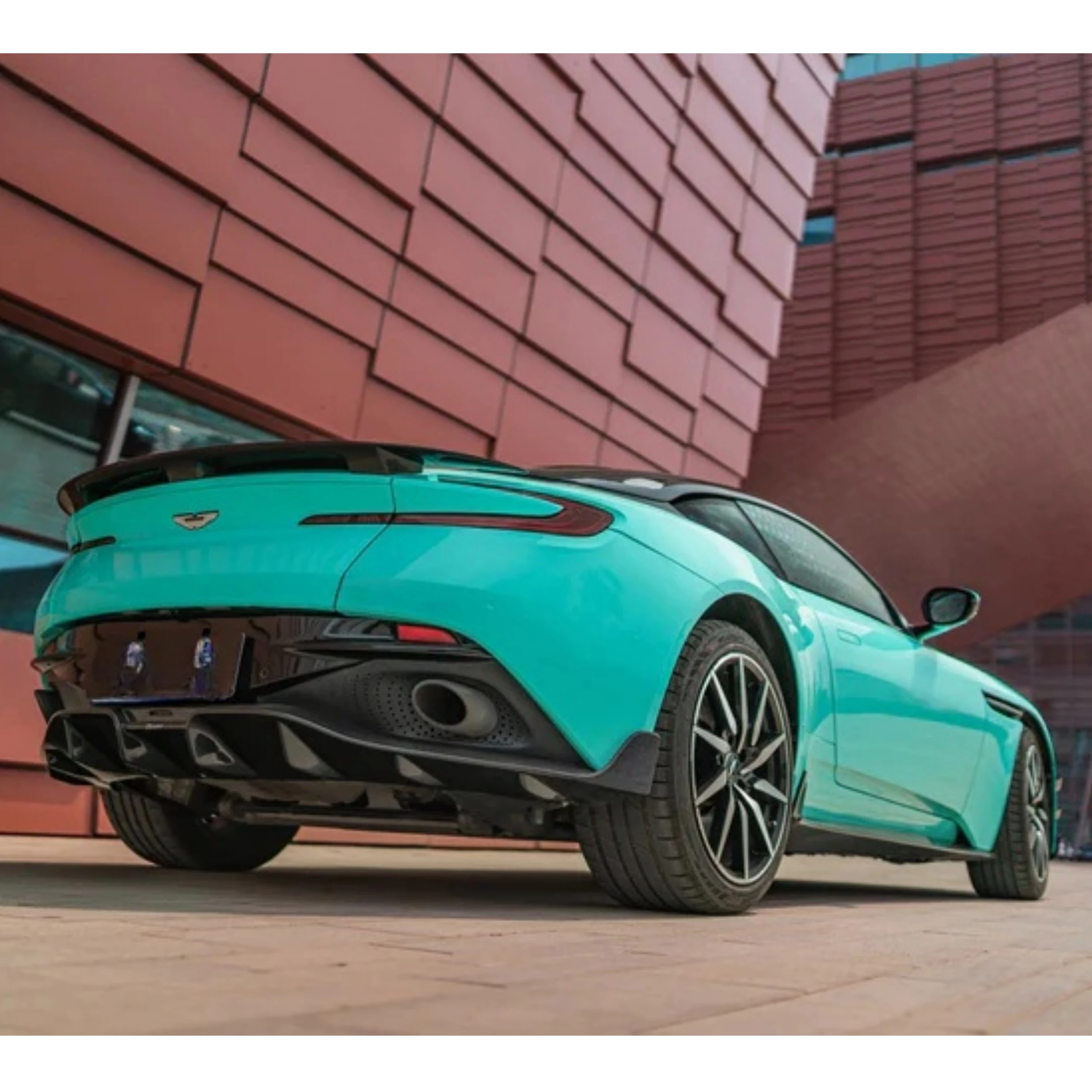 Aston Martin DB11 kit aerodinámico estilo C con labios y canards - imagen 5